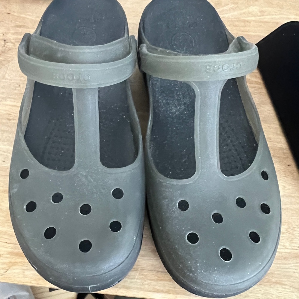 CROCS women’s gray